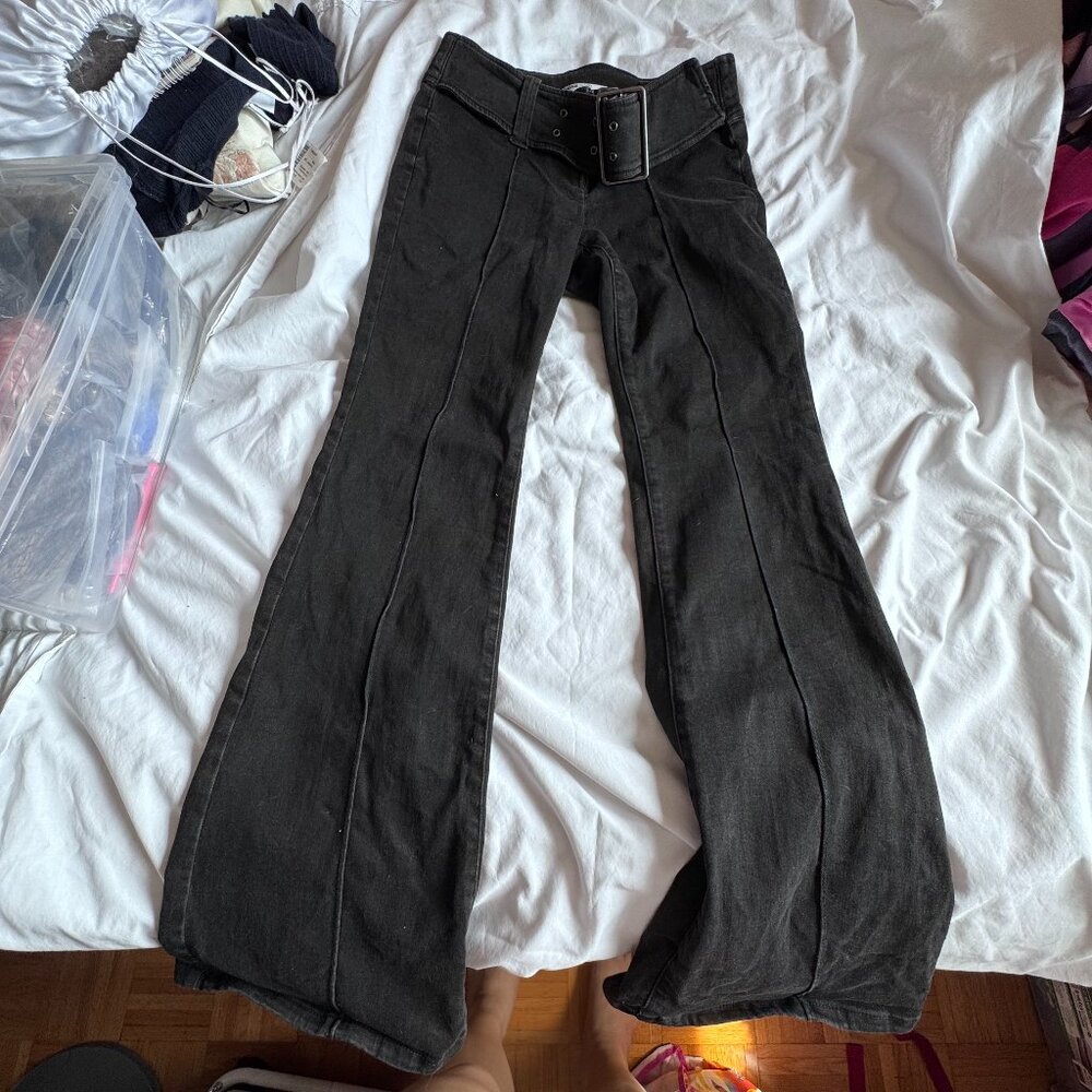 EUC Garage Low Waisted Flare Black Jeans with Belt (Size 9)